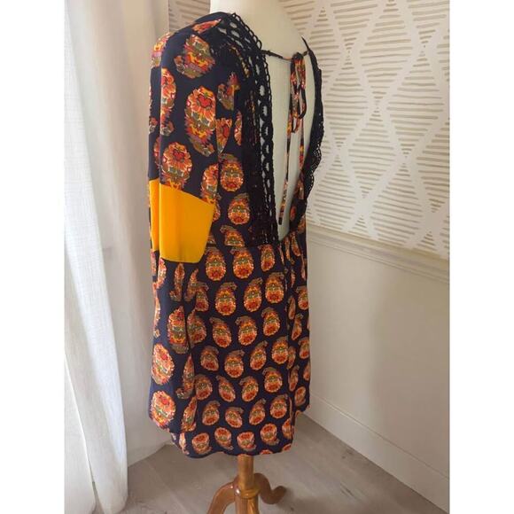 Gianni Bini Women’s Large Bell Sleeve Open Back Dress - Picture 2 of 5